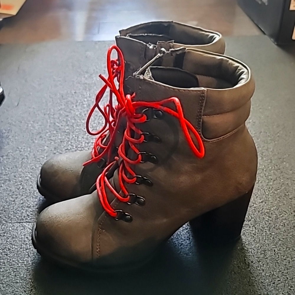 Boots - Picture 2 of 3